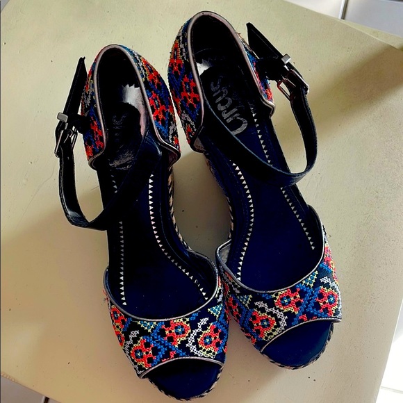 CIRCUS Sam Edelman Black and Multicolor Wedge Sandals Size 6.5 - Picture 2 of 7